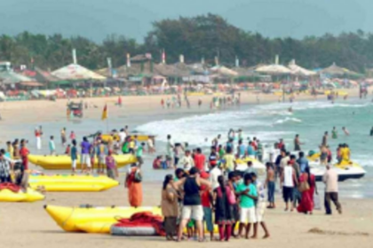 Despite lifeguard warnings, tourists turn deaf ears