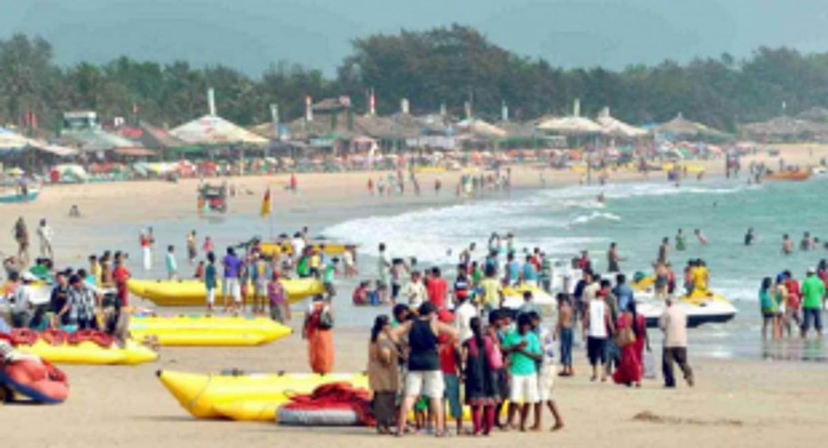 Despite lifeguard warnings, tourists turn deaf ears