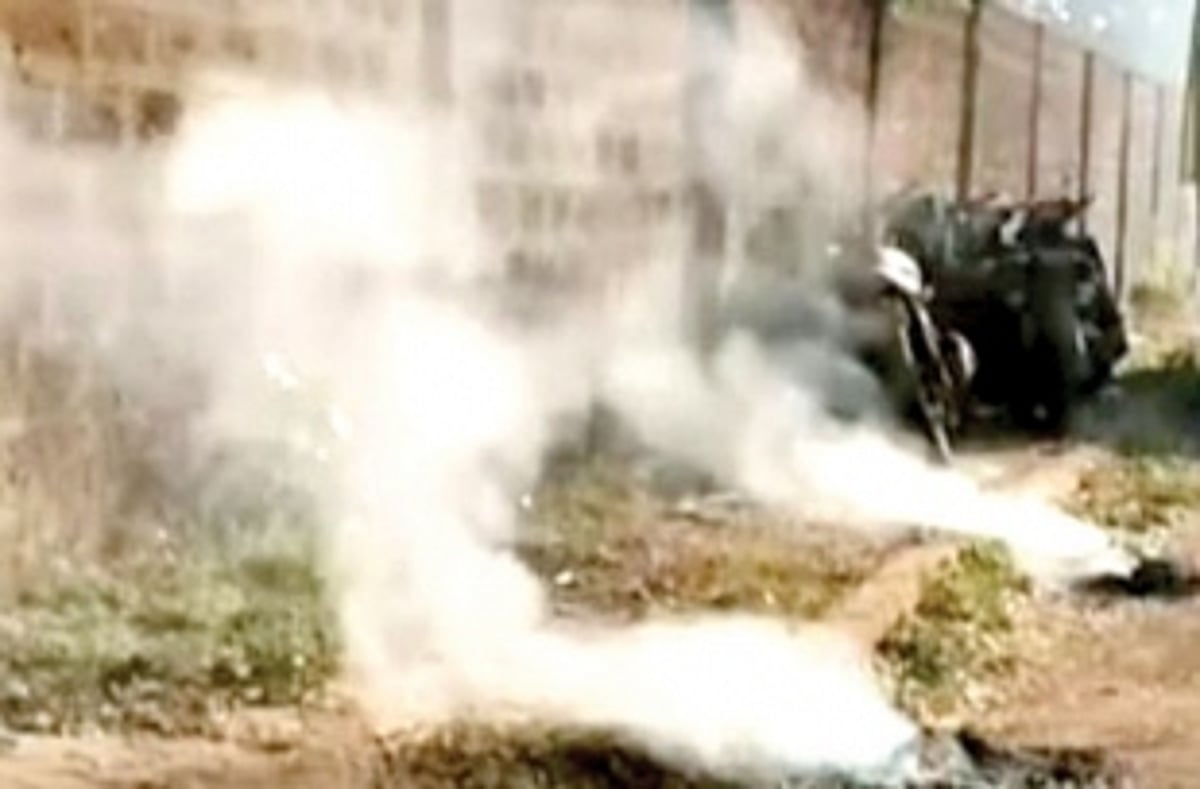 Despite warnings by civic body, MMC workers continue to burn waste