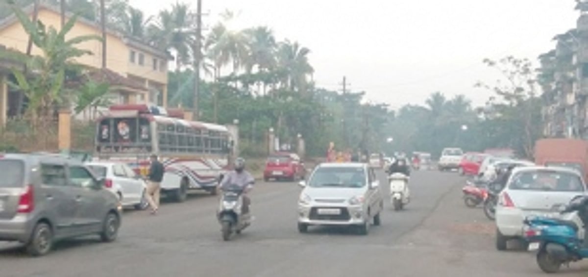 Despite ‘no parking’, vehicle  owners violate rule at Ponda