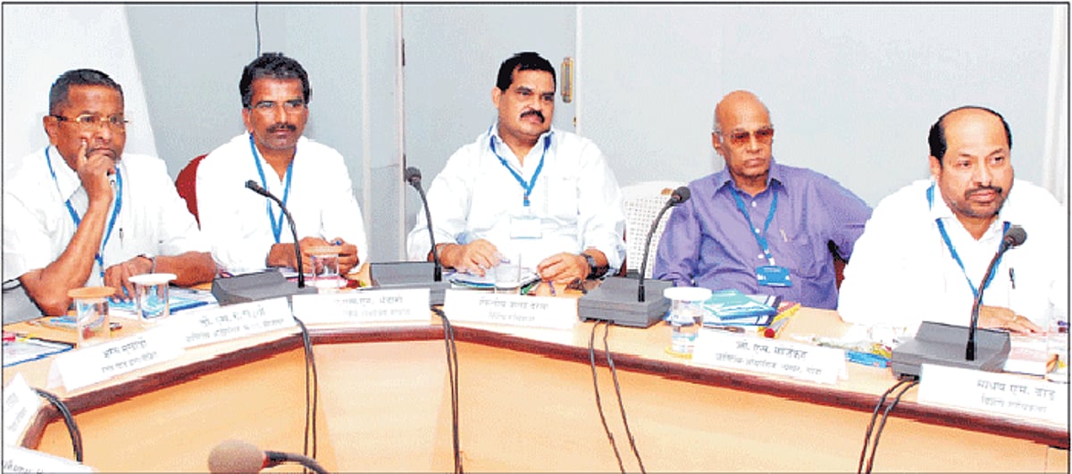 Devanand S N Bhandari ,Philip Valadares,G SMorajkar,Madhav Dhond and others during teh DRUCC meeting at Hubli.