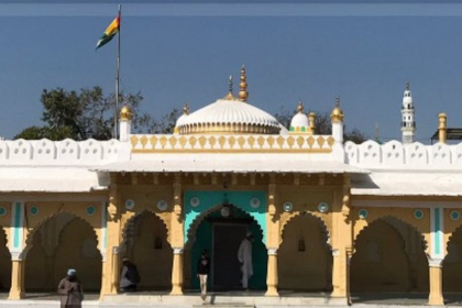 Devendra Fadnavis Responds to Calls for Removal of Aurangzeb’s Grave, Stresses Legal Protection
