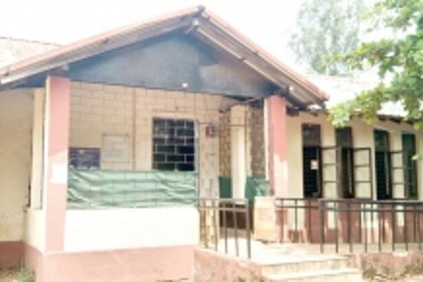 Dharbandora ADEI office functions with lone staffer; irate parents demand action