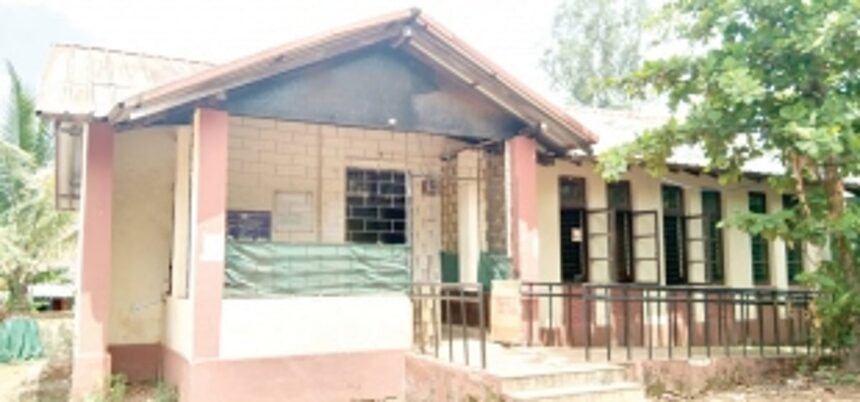 Dharbandora ADEI office functions with lone staffer; irate parents demand action