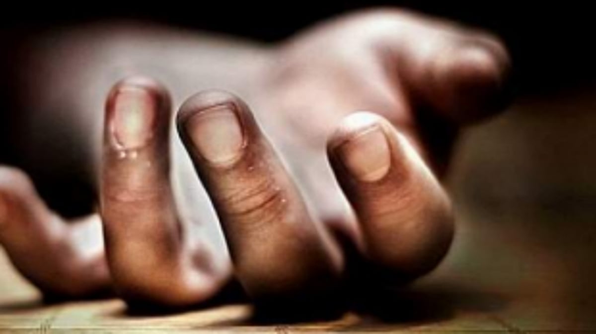 Dhavali local dies in mishap