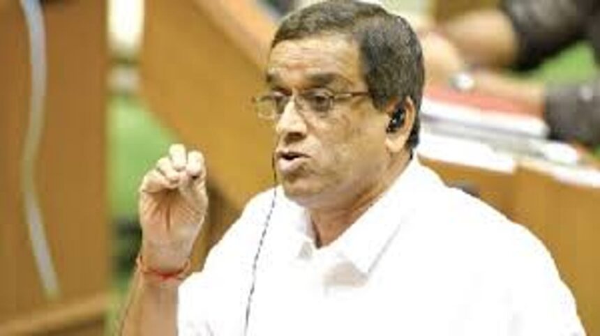 Dhavalikar to raise INR 4,500 crore green cess issue with finance minister 1 Dhavalikar to raise INR 4,500 crore green cess issue with finance minister