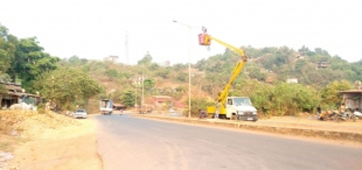 Dhavlim-Farmagudi road cleared  of trucks in view of Shah’s meeting
