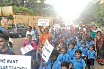 Dhavshirem students, parents make good on threat