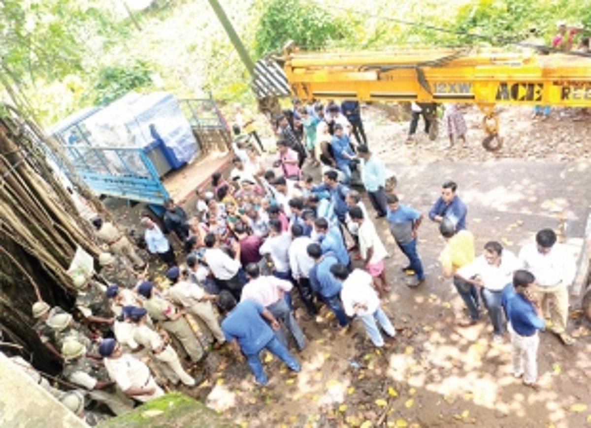 Dicarpale locals oppose garbage  machine in p’yat compound
