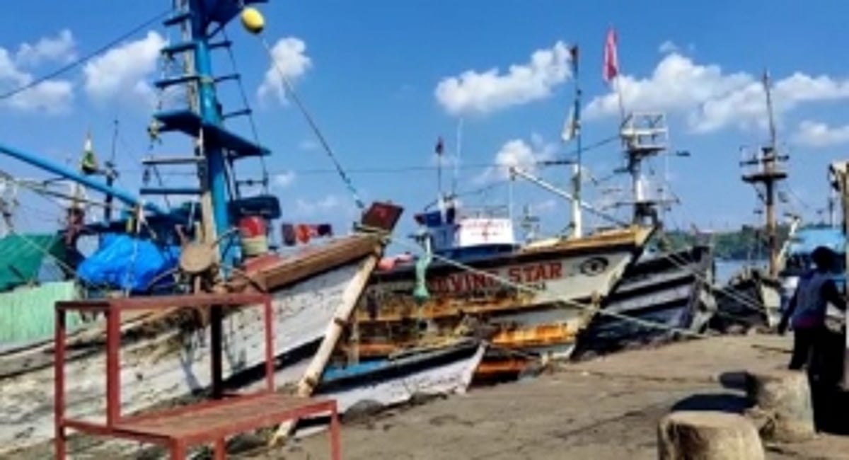 Dilapidated fishing jetty at Kharewado is finally being repaired