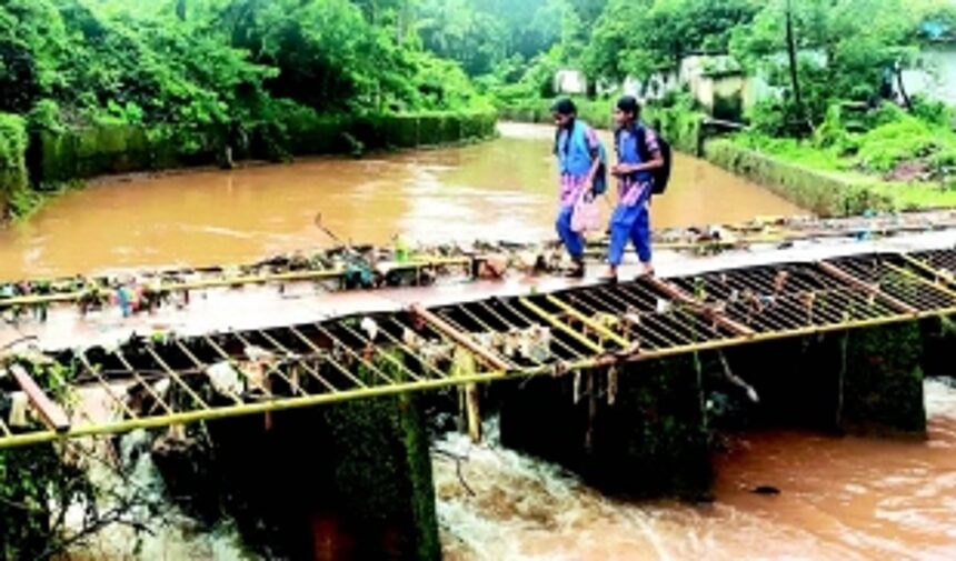 Dilapidated footbridge poses safety risk for school children, residents