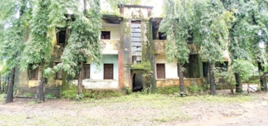 Dilapidated govt quarters in Canacona leave locals worried 1 Dilapidated govt quarters in Canacona leave locals worried