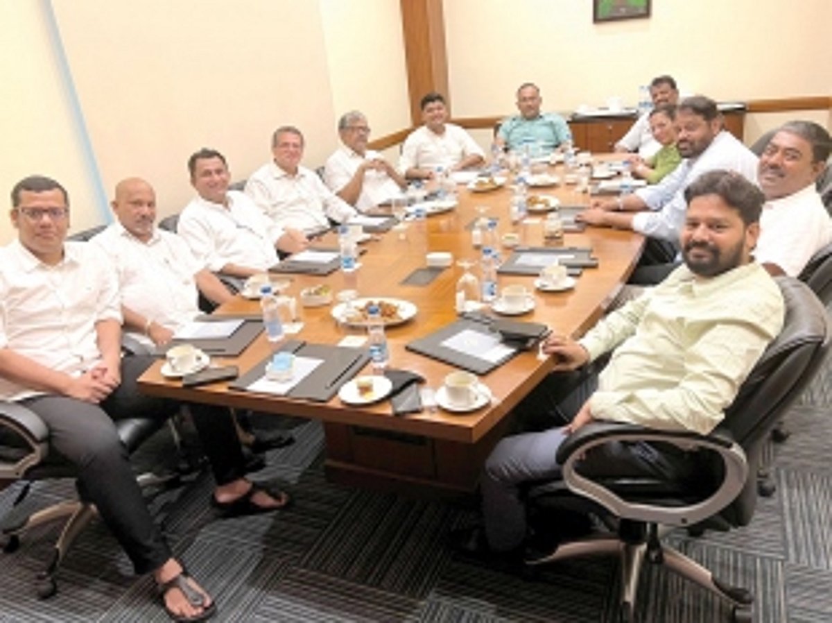 Dinesh Rao appeals to Cong MLAs not to leave amidst buzz of largescale defections