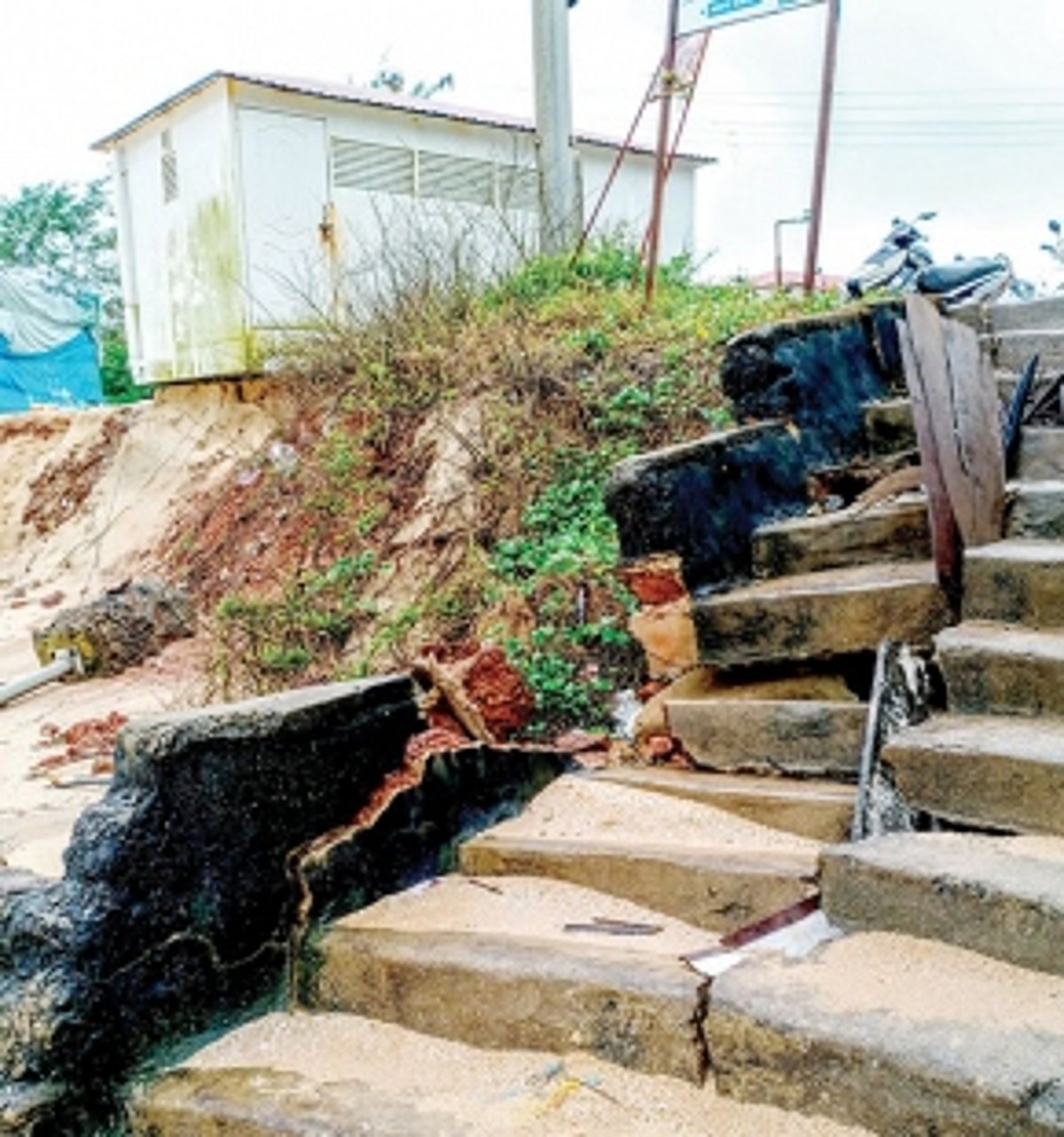 Disaster waiting to happen at Sernabatim Beach