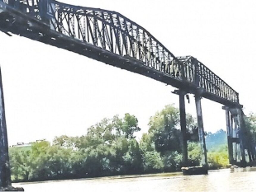 Dismantle old bailey bridges: Borim locals