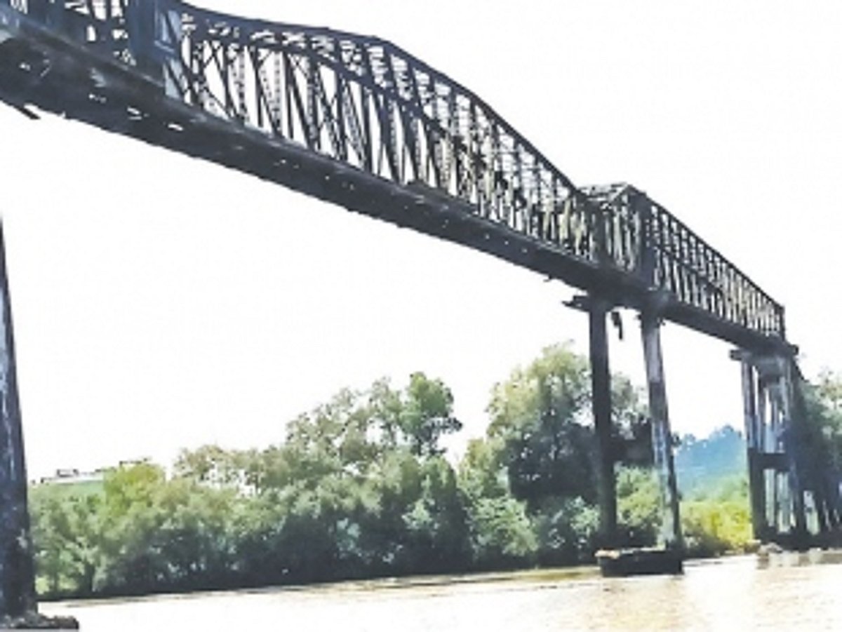 Dismantle old bailey bridges: Borim locals