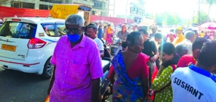 Disorganised parking at Canacona’s weekly bazaar causes traffic havoc