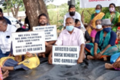 Displaced GMC kiosk vendors temporarily call off strike