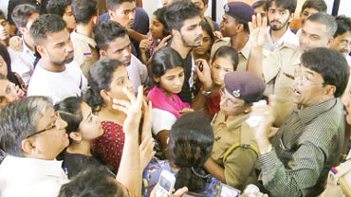 District Collector, ND Agrawal in a heated discussion with a Chowgule HSS teaching staff and students.