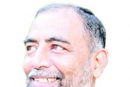 Divided We Walk, Unity A Stranger