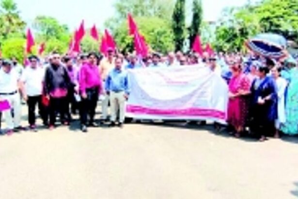 Dock workers protest delayed wage negotiations at Mormugao Port Authority
