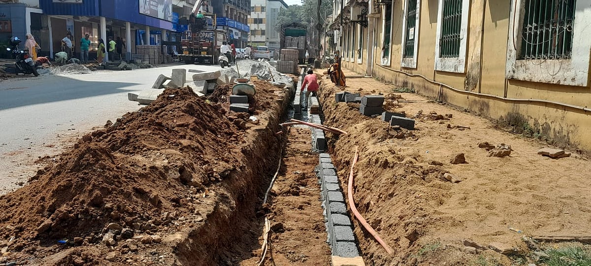 Does the digging of city roads at peak tourist season paint a poor picture of Goa?