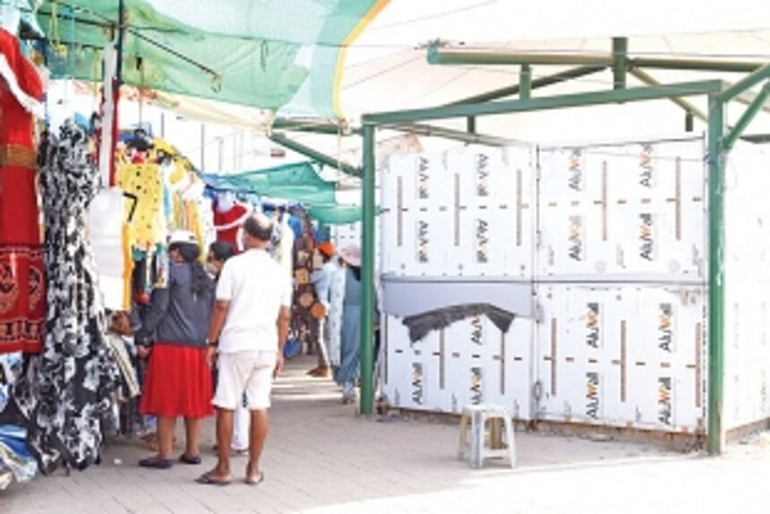 Dona Paula jetty vendors show resentment over shop space