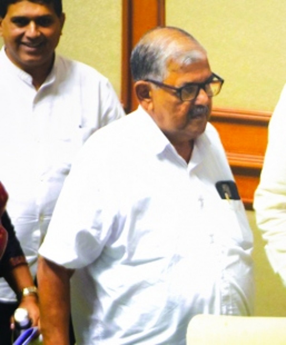 Don’t give in to JERC dictates of hiking power tariff, former power ministers tell govt