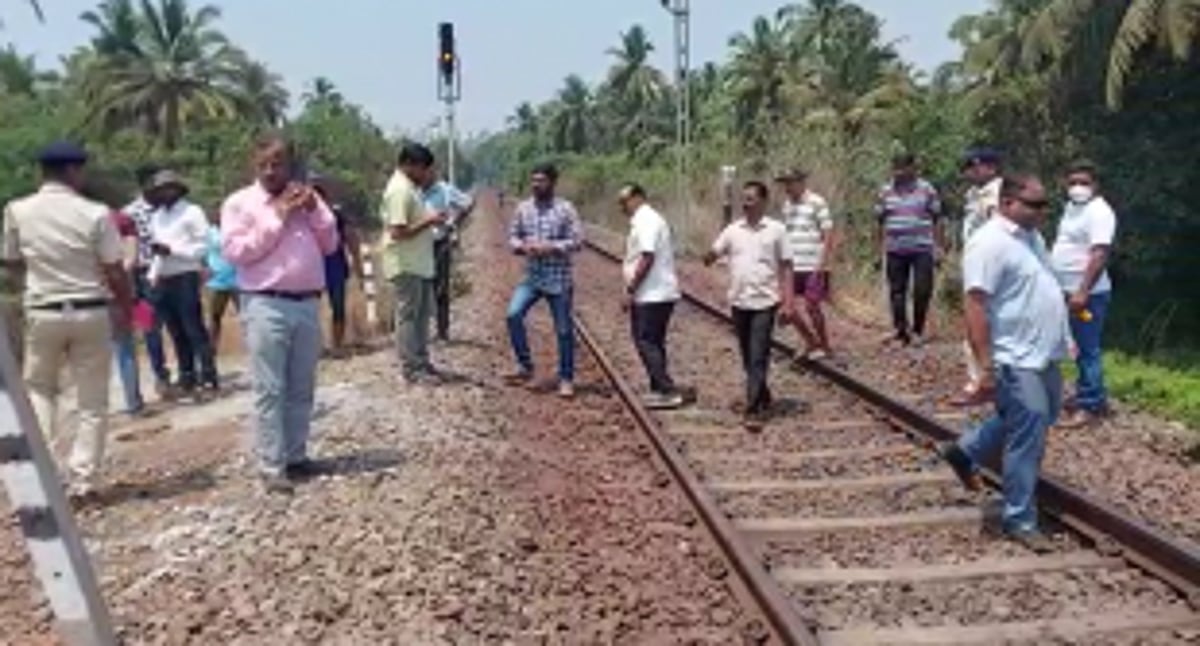 Double tracking: MLA, villagers, SWR officials carry out joint inspection