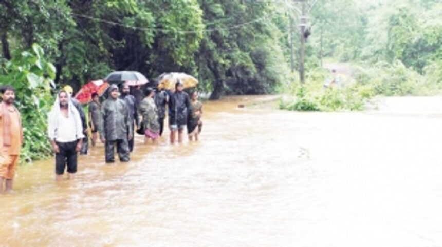 Downpour turns Dhangarwada into an island 1 Downpour turns Dhangarwada into an island