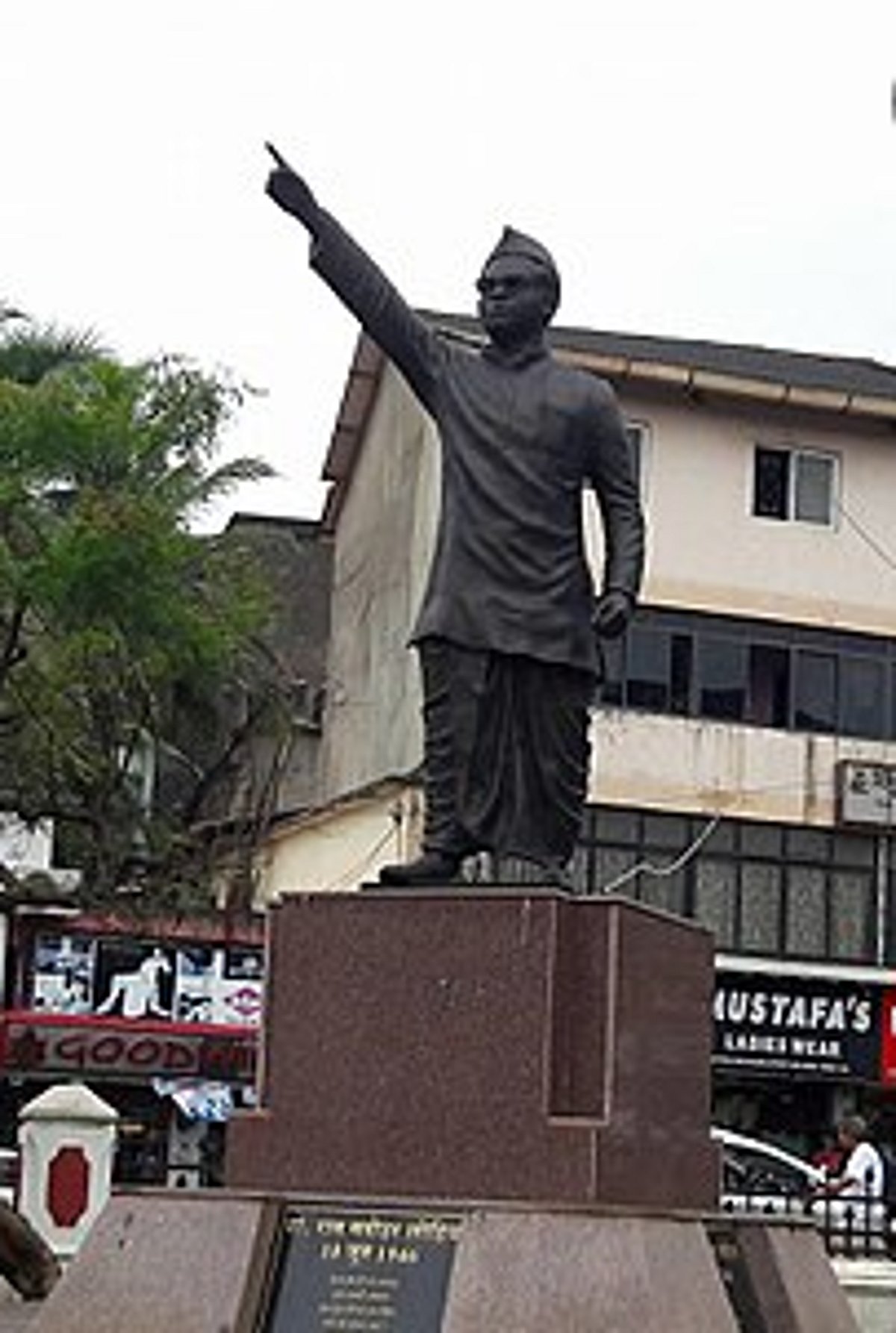 Dr Lohia’s statue dismantled but kept in godown  under safe custody, says GSUDA