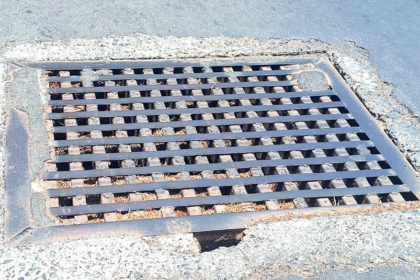 Drain Gratings on Panjim’s D B Road Pose Major Hazard to Two-Wheeler Riders