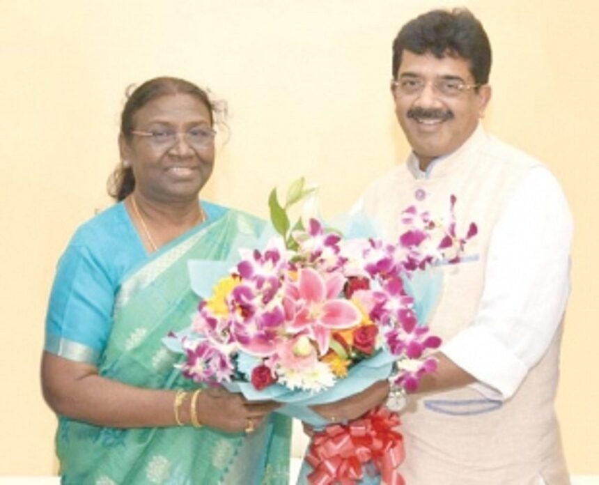 Draupadi swearing-in was a  historic moment: Tanavade