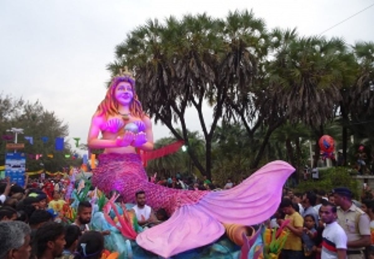 Drinking on roadside during Carnival float parade banned