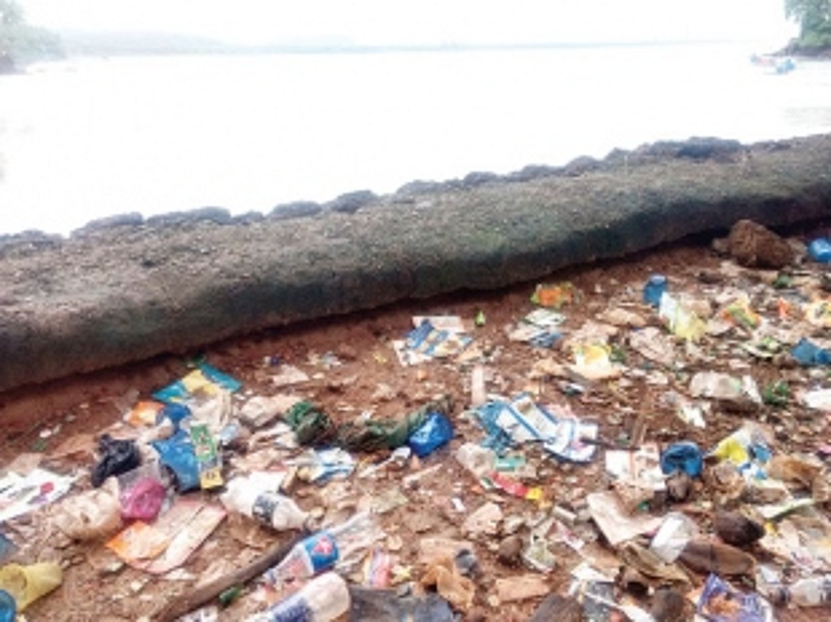 Drinking on the beach irks locals of Hollant
