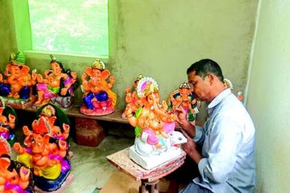 Driven by spiritual satisfaction, Keri’s Ganesh
idol maker continues his forefathers’ legacy