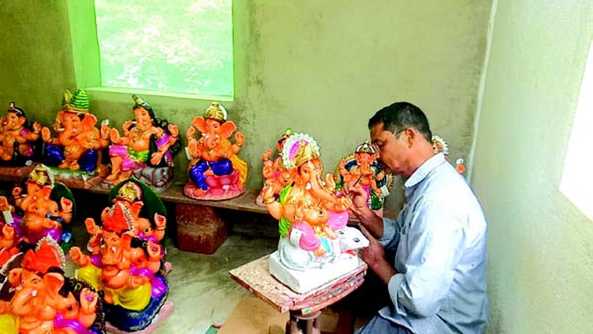 Driven by spiritual satisfaction, Keri’s Ganesh
idol maker continues his forefathers’ legacy