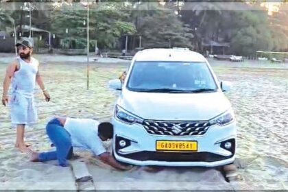 Drivers Arrested After Vehicles Get Stuck on Morjim Beach