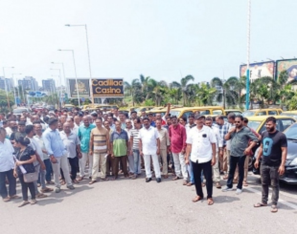 Drug peddler tourist cabbie’s arrest makes black and yellow  taxi men see red