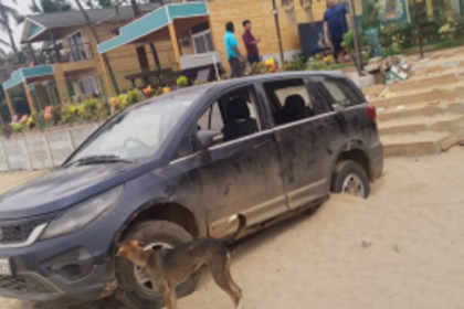 Drunk Tourists' Reckless Driving Leads to car jamming on the sand at Agonda Beach