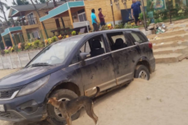 Drunk Tourists' Reckless Driving Leads to car jamming on the sand at Agonda Beach