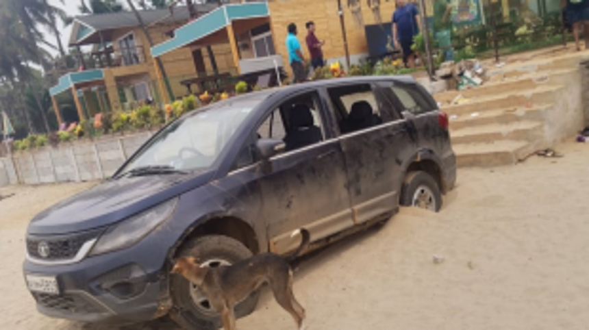 Drunk Tourists' Reckless Driving Leads to car jamming on the sand at Agonda Beach