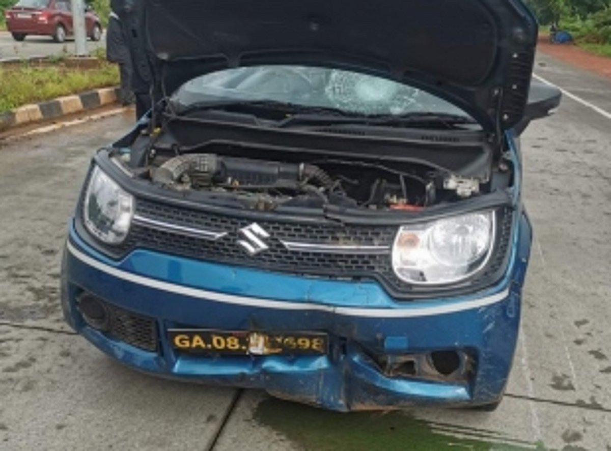 Drunken Tourists in Rent-a-Cab Ram Two-Wheeler at Bambolim