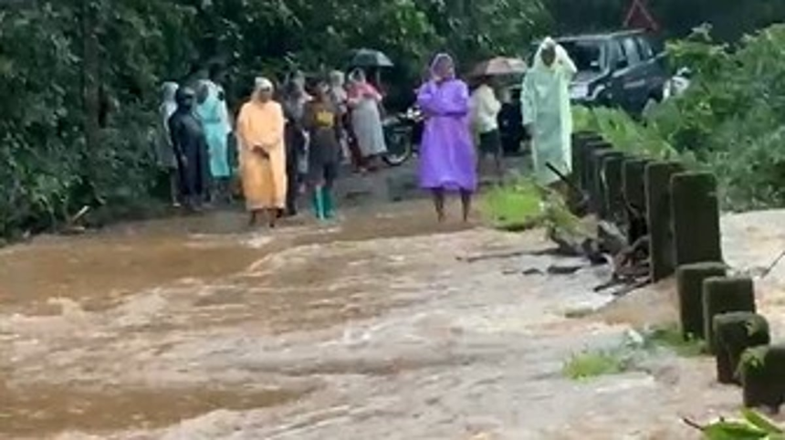 Dudhsagar River Overflows Again, Roads and Valshem Bhati Bridge Submerged 1 Dudhsagar River Overflows Again, Roads and Valshem Bhati Bridge Submerged