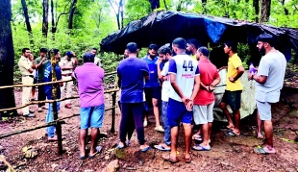 Dudhsagar tour guides continue to protest against fee hike by tourism and forest depts