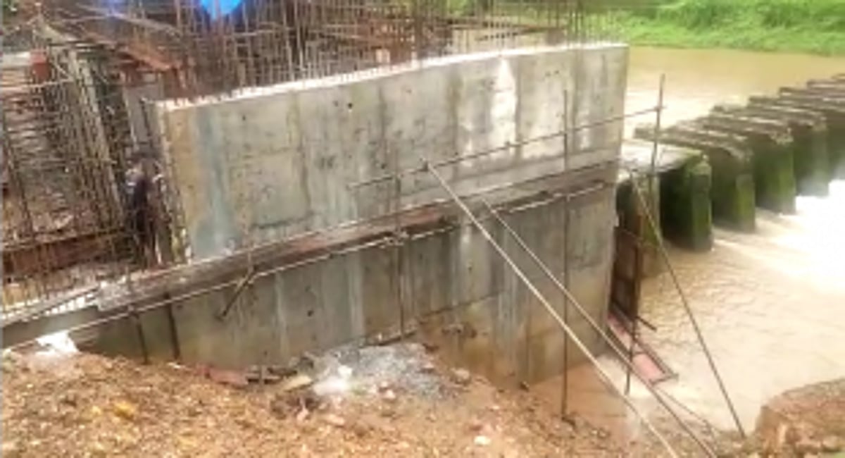 Dumped mud will sink Bailpar village, fear farmers