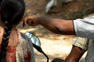 Duo snatch gold chain from woman on bike