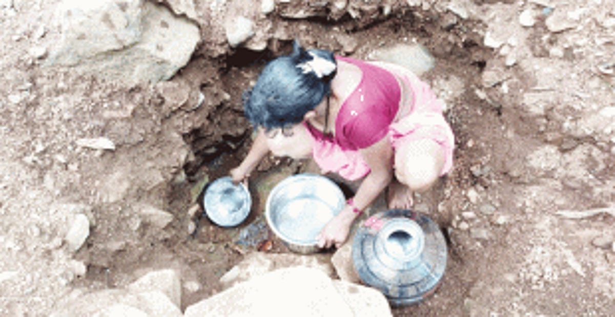 During April-May, Gokulde locals depend on excavated pits to quench their thirst!