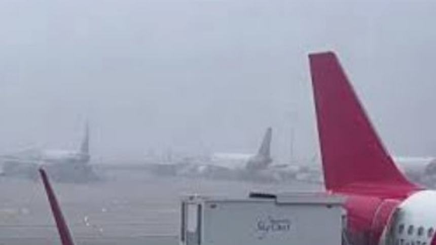 Dust Storm Disrupts Over 250 Flights at Delhi Airport, Passengers Face Chaos and Long Delays 1 Dust Storm Disrupts Over 250 Flights at Delhi Airport, Passengers Face Chaos and Long Delays