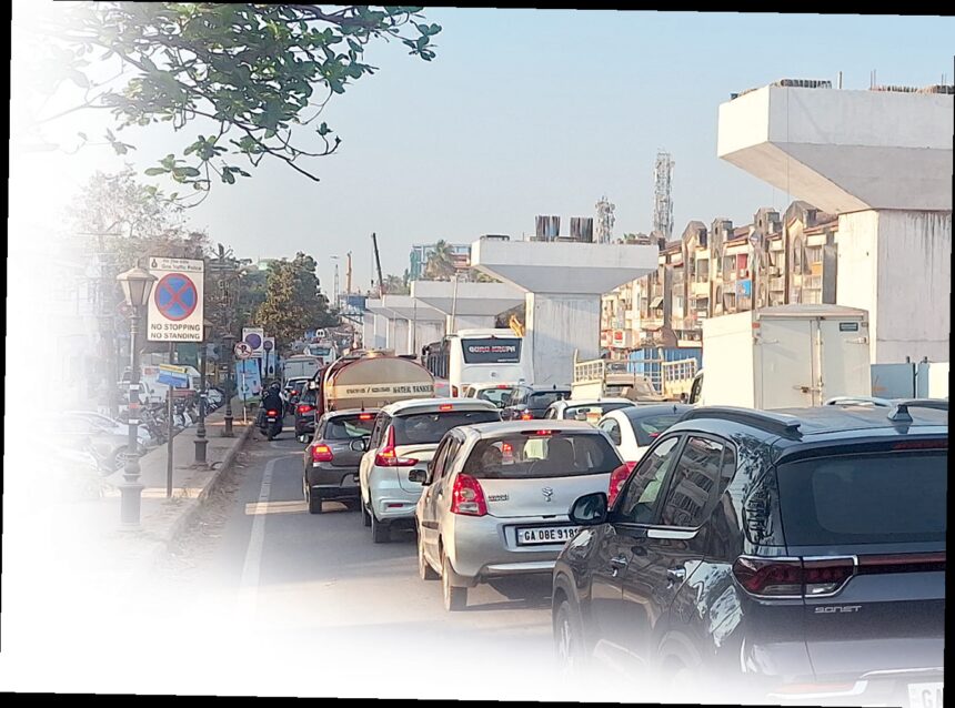 Dust, danger, delays Poor planning turns Porvorim’s flyover project into a mess 1 Dust, danger, delays Poor planning turns Porvorim’s
flyover project into a mess